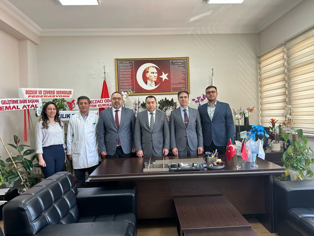 Rektör yardımcımız Prof. Dr. Haldun Soydal ve Turizm Fakültesi Dekanı Prof. Dr. Bünyamin Ayhan 5 Mart 2025 dekanımız Prof. Dr. Osman Tugay’a hayırlı olsun ziyaretinde bulundu.